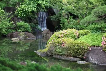 The Japanese style garden at Gunma Flower Park (Photo: <a href="https://flickr.com/photos/tanaka_juuyoh/7416787026/" target="_blank" rel="noreferrer noopener nofollow">TANAKA Juuyoh (田中十洋)</a> / <a href="https://creativecommons.org/licenses/by/2.0/" target="_blank" rel="noreferrer noopener nofollow">CC BY 2.0</a>)
