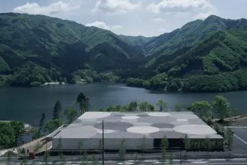 The museum is surrounded by incredible scenery (Photo: <a href="https://www.flickr.com/photos/eager/17847819215/in/photostream/" target="_blank" rel="noreferrer noopener nofollow">準建築人手札網站 Forgemind ArchiMedia</a> / <a href="https://creativecommons.org/licenses/by/2.0/" target="_blank" rel="noreferrer noopener nofollow">CC BY 2.0</a>)
