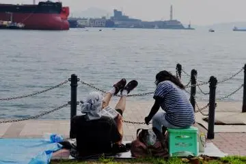 Some people spend hours saving a place from which to get the best view possible of the show. (Photo: Virginia González)