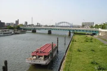 Shinnaka River (Photo: <a href="https://commons.wikimedia.org/wiki/File:%E6%96%B0%E4%B8%AD%E5%B7%9D_Shin-Nakagawa_-_panoramio.jpg" target="_blank" rel="noreferrer noopener nofollow">harumeki / CC BY 3.0</a>)