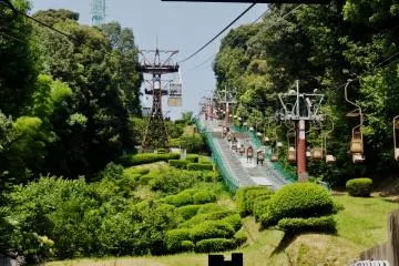 The chairlift seems to be more fun than the ropeway. However, it's not a good option during summer, winter or rainy seasons. (Photo: Virginia González)