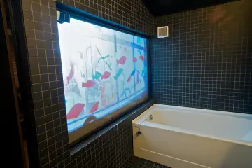 Fancy watching TV in the bath? (Photo: Hurry Slowly)