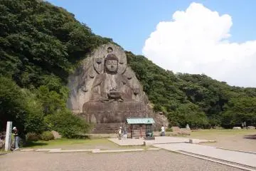 Nokogiri Mountain's stone Buddha, Chiba (Photo: <a href="https://www.flickr.com/photos/o_0/9464481596" target="_blank" rel="noreferrer noopener nofollow">Guilhem Vellut</a> / <a href="https://creativecommons.org/licenses/by/2.0/" target="_blank" rel="noreferrer noopener nofollow">CC BY 2.0</a>)