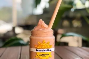 Smoothies are served in a sustainable, eco-friendly way (Photo: Cafe Halcyon)