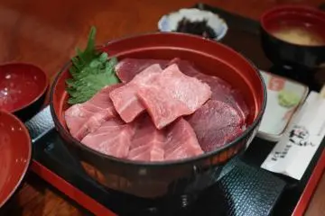 Ooma Tuna Rice Bowl (Photo: Aomori Travel)