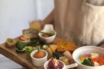 The colorful vegan antipasto plate (Photo: Plus Veganique)