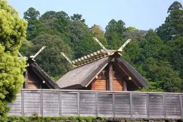 The Naiku at Ise Jingu (Photo: <a href="https://commons.wikimedia.org/wiki/File:Naiku_04.jpg" target="_blank" rel="noreferrer noopener nofollow">N yotarou </a> / <a href="https://creativecommons.org/licenses/by-sa/4.0/deed.en" target="_blank" rel="noreferrer noopener nofollow">CC BY-SA 4.0</a>)