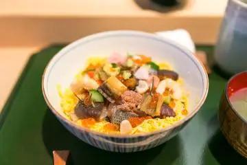 Barazushi (Photo: <a href="https://www.flickr.com/photos/cityfoodsters/16250929886/in/photolist-8u9Nzb-8u9NEo-5UiXKq-5UiXW9-qL3ghj-qvLT2L-pnbY4z-pkrb8U" target="_blank" rel="noreferrer noopener nofollow">City Foodsters</a> / <a href="https://creativecommons.org/licenses/by/2.0/" target="_blank" rel="noreferrer noopener nofollow">CC BY 2.0</a>)