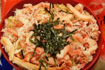 Kanimeshi (Photo: <a href="https://www.flickr.com/photos/ayumew/6736955505/" target="_blank" rel="noreferrer noopener nofollow">ayu oshimi</a> / <a href="https://creativecommons.org/licenses/by-sa/2.0/" target="_blank" rel="noreferrer noopener nofollow">CC BY-SA 2.0</a>)