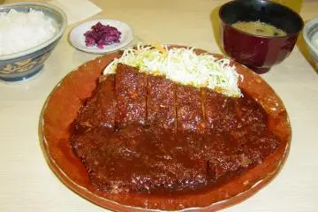 Miso katsudon (adjusted contrast) (Photo: <a href="https://www.flickr.com/photos/usgo55/3002510552/" target="_blank" rel="noreferrer noopener nofollow">Go Ikeda</a> / <a href="https://creativecommons.org/licenses/by/2.0/" target="_blank" rel="noreferrer noopener nofollow">CC BY 2.0</a>)