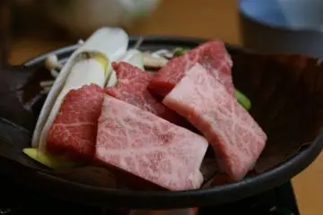 Hida beef (Photo: <a href="https://www.flickr.com/photos/silvii_tron_eveninglanterns/6640209351/" target="_blank" rel="noreferrer noopener nofollow">Maria</a> / <a href="https://creativecommons.org/licenses/by-nd/2.0/" target="_blank" rel="noreferrer noopener nofollow">CC BY-ND 2.0</a>)