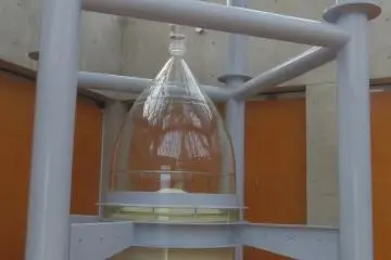 The world's largest hourglass (Photo: <a href="https://upload.wikimedia.org/wikipedia/commons/thumb/e/ea/Jumbo_Hourglass_from_Nima_Sand_Museum.jpg/1728px-Jumbo_Hourglass_from_Nima_Sand_Museum.jpg" target="_blank" rel="noreferrer noopener nofollow">ITA-ATU / CC By SA 4.0</a>)