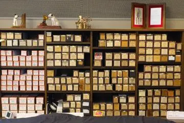 Exhibits on display (Photo: <a href="https://commons.wikimedia.org/wiki/File:Player_piano_rolls_-_Kanazawa_Phonograph_Museum_-_Kanazawa,_Japan_-_DSC00883.jpg" target="_blank" rel="noreferrer noopener nofollow">Daderot / Public Domain</a>)