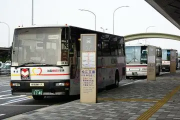 Bus connections to nearby Izumo and Matsue are available (Photo: <a href="https://ja.m.wikipedia.org/wiki/%E3%83%95%E3%82%A1%E3%82%A4%E3%83%AB:150322_Izumo_Airport_Izumo_Shimane_pref_Japan07n.jpg" target="_blank" rel="noreferrer noopener nofollow">663highland / CC By SA 3.0</a>)
