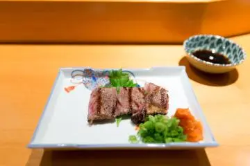 Miyazaki beef (Photo: <a href="https://www.flickr.com/photos/cityfoodsters/17325296011/in/photolist-4oVsAE-4oVsBm-4oVsEu-jPGTfy-jPFtMn-28Hbahq-jPFukX-28qJq36-hxXkiD-hxWnZy-hxVRU5-qoZYJ-BxxdZ9-jPGXXQ-KspvRZ-AGVRyE-soYEUc-nz515R-aN2pxZ-AGVMPf-r1k46a-nz51Lv-nx2bfQ-qkLKRh-pTxs4F-fuq36t-WXuvdU-XdciA2-iaH5Fr-BZEJx2-BSopux" target="_blank" rel="noreferrer noopener nofollow">City Foodsters</a> / <a href="https://creativecommons.org/licenses/by/2.0/" target="_blank" rel="noreferrer noopener nofollow">CC BY 2.0</a>)