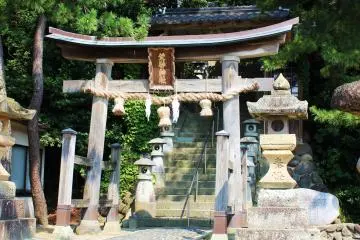 The entrance to Musashi's shrine. Located just a 10 minute walk from the center of Miyamoto no Sato (Photo: Bret de Colebi)