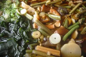 Sansai nabe (Photo: <a href="https://www.flickr.com/photos/74105777@N00/49133948" target="_blank" rel="noreferrer noopener nofollow">Jeremy Keith</a> / <a href="https://creativecommons.org/licenses/by/2.0/" target="_blank" rel="noreferrer noopener nofollow">CC BY 2.0</a>)