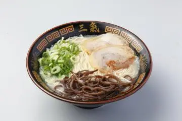 Hakata ramen, Fukuoka (Photo: <a href="https://commons.wikimedia.org/wiki/File:Yaruki-ramen_of_hakata-sanki.JPG" target="_blank" rel="noreferrer noopener nofollow">Tanaka a21</a> / <a href="https://creativecommons.org/licenses/by-sa/3.0/deed.en" target="_blank" rel="noreferrer noopener nofollow">CC BY-SA 3.0</a>)