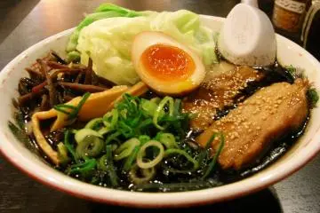 Kumamoto ramen, Kumamoto (Photo: <a href="https://www.flickr.com/photos/woinary/2353543752/" target="_blank" rel="noreferrer noopener nofollow">Yamaguchi Yoshiaki</a> / <a href="https://creativecommons.org/licenses/by-sa/2.0/" target="_blank" rel="noreferrer noopener nofollow">CC BY-SA 2.0</a>)