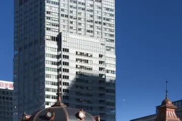 A view of the Hotel Metropolitan Marunouchi towering above Tokyo Station (Photo: Hotel Metropolitan Marunouchi)