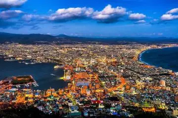 Photo:  Hakodate – <a href="https://www.flickr.com/photos/eztokyo/8453203668/in/photolist-dSYSWQ-2iVxrK9-4Q6fu-JSQoh4-RdKeZu-A3gtxL-sMum-4vq3ho-n8N9Bn-tB6v-LF2B-tB6t-5on9k6-5onmzi-5oxdg6-bSwtEk-mVZAGr-8DjPSt-5oBuJb-4vq3tL-5oBgWJ-5orCtG-5oruHY-2hteavk-5onhXX-5oxdeT-5orBcN-5onkte-5orpXY-5onkeT-5oniDz-5orzuE-5orqCf-5onane-5owZn6-5oneAp-29ZXJ2B-bSwtAB-tB6u-2hRng78-5onh8v-5ongKM-5orxw9-5orvpj-5orxTG-5orq3A-5onkU2-5orpKA-5orrn3-5onfRK" target="_blank" rel="noreferrer noopener nofollow">eztokyo</a> / <a href="https://creativecommons.org/licenses/by-nc-sa/2.0/" target="_blank" rel="noreferrer noopener nofollow">CC BY-NC-SA 2.0</a>