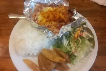 A very generous chicken plate lunch
