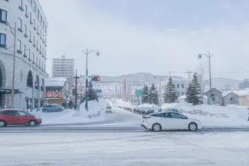 Otaru roads (Photo: Youn Kwon / Unsplashed)