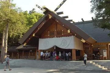 Hokkaido Shrine (Photo: <a href="https://commons.wikimedia.org/wiki/File:Hokkaido_Jingu.JPG" target="_blank" rel="noreferrer noopener nofollow">Daigaku2051 </a> / <a href="https://creativecommons.org/licenses/by-sa/3.0/deed.en" target="_blank" rel="noreferrer noopener nofollow">CC BY-SA 3.0</a>)