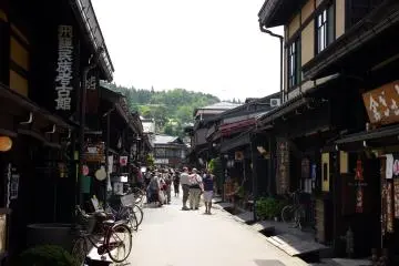 Takayama is tucked away in the mountains of Gifu (Photo:  JP-Takayama-altstadt – <a href="https://commons.wikimedia.org/wiki/File:JP-Takayama-altstadt.jpg" target="_blank" rel="noreferrer noopener nofollow">Bgabel</a> / <a href="https://creativecommons.org/licenses/by-sa/3.0/deed.en" target="_blank" rel="noreferrer noopener nofollow">CC BY-SA 3.0</a>)