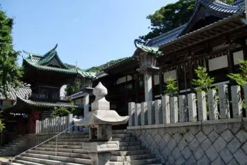 Koso Hachiman Shrine and World Peace Pagoda