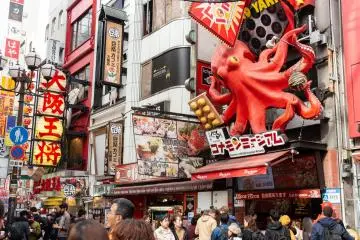 Photo: <a href="https://www.shutterstock.com/ja/image-photo/osaka-japan-november-30-2019-minami-1583232613?irclickid=Rc%3Ax0LQjbxyLUeIwUx0Mo3QsUkGRKY0wZRwoVc0&irgwc=1&utm_medium=Affiliate&utm_campaign=TinEye&utm_source=77643&utm_term=&c3ch=Affiliate&c3nid=IR-77643" target="_blank" rel="noreferrer noopener nofollow">Puwadol Jaturawutthichai</a> / Shutterstock.com