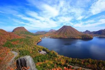 Photo:  Haruna Fuji on Lake Haruna – Norikazu / Shutterstock.com