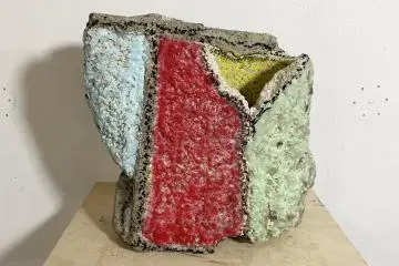 Rie Shinno's works incorporate various objects like rocks and crayons (Public Domain)