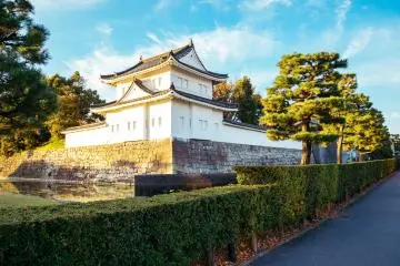 Sunlight on Nijo Castle's watchtower (Photo: Sanga Park / Shutterstock.com)