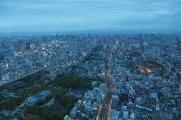 The view from Harukas 300 (Photo: <a href="https://flickr.com/photos/othree/14011115701/in/photolist-nm7Cyn-nmr9EG-njmoqm-nm7vW4-njmkew-njmu95-nm7vi1-nm7weE-nmoYxx-nmrbJb-njmnxj-nm7vvW-nmrm9J-nm7AV3-noajb4-noatix-nm7vGC-nm7Cjq-nm7qNu-nm7tZ8-njmkQm-nm7CMt-nmoTrv-puFqBa-nmrcDs-nm7q2Q-nmoS7r-noakd4-njmoL1-noampT-nmoUQ2-nm7umw-noaurV-nm7ww3-nmracU-nm7E7n-noawhD-nmp2Wr-noapQF-njmk1q-nm7BiY-nmrc5w-nmoT72-nmoSRn-nm7rgy-noajrp-nmoTzB-nmreLy-nm7B8s-nmoRuz" target="_blank" rel="noreferrer noopener nofollow">othree</a> / <a href="https://creativecommons.org/licenses/by/2.0/" target="_blank" rel="noreferrer noopener nofollow">CC BY 2.0</a>)