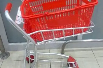 Just big enough to get the basics for a few days! (Photo: <a href="https://commons.wikimedia.org/wiki/File:JapaneseStyle-ShoppingCart-may2017.jpg" target="_blank" rel="noreferrer noopener nofollow">Nesnad</a> / <a href="https://creativecommons.org/licenses/by-sa/4.0/deed.en" target="_blank" rel="noreferrer noopener nofollow">CC BY-SA 4.0</a>)