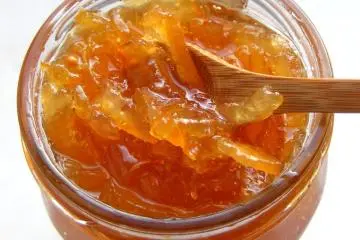 Photo: <a href="https://commons.wikimedia.org/wiki/File:Korean_tea-Yujacha-02.jpg" target="_blank" rel="noreferrer noopener nofollow">FotoosVanRobin</a> / <a href="https://creativecommons.org/licenses/by-sa/2.0/" target="_blank" rel="noreferrer noopener nofollow">CC BY-SA 2.0</a>