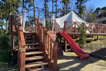 Mother Farm's Glamping (Photo:  Athletic terrace – Photo courtesy of Rie Toda)
