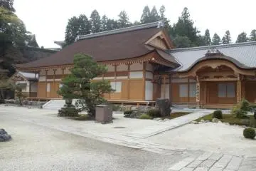 The new main temple (Photo: Richard A. Dart, MD)