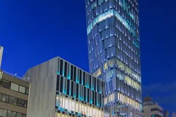 Photo: <a href="https://commons.wikimedia.org/wiki/File:AO-Building-Tokyo.jpg" target="_blank" rel="noreferrer noopener nofollow">Rs1421</a> / <a href="https://creativecommons.org/licenses/by-sa/3.0/deed.en" target="_blank" rel="noreferrer noopener nofollow">CC BY-SA 3.0</a>