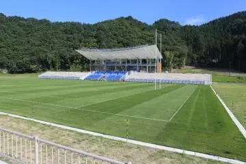 The stadium was built as part of the region's post-disaster reconstruction (Photo: <a href="https://commons.wikimedia.org/wiki/File:%E9%87%9C%E7%9F%B3%E9%B5%9C%E4%BD%8F%E5%B1%85%E5%BE%A9%E8%88%88%E3%82%B9%E3%82%BF%E3%82%B8%E3%82%A2%E3%83%A0.jpg" target="_blank" rel="noreferrer noopener nofollow">Hiroki Komatsu</a> / <a href="https://creativecommons.org/licenses/by-sa/4.0/deed.en" target="_blank" rel="noreferrer noopener nofollow">CC BY-SA 4.0</a>)