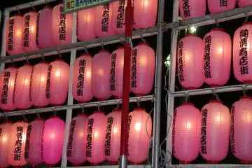 Pink lanterns at the Koenji Awa Odori festival (Photo: <a href="https://flickr.com/photos/magtravels/37619701/in/photolist-4jP2x-nU6FF-pg66Y-rNzYPw" target="_blank" rel="noreferrer noopener nofollow">Magalie L'Abbé</a> / <a href="https://creativecommons.org/licenses/by-nc/2.0/" target="_blank" rel="noreferrer noopener nofollow">CC BY-NC 2.0</a>)