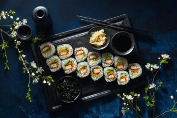 Enjoy Japan's fresh and flavorful cuisine (Photo: IriGri / Shutterstock.com)