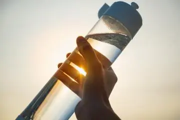 Pack a reusable water bottle (Photo: Aleksey Boyko / Shutterstock.com)