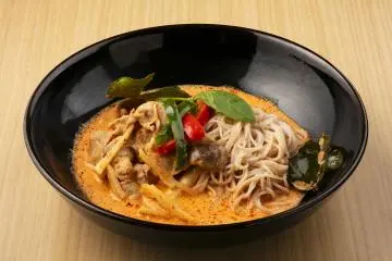 Red curry noodles from naramahorobakan (Photo: Tokyo Tokyo Delicious Museum)