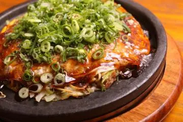 Okonomiyaki (Photo: <a href="https://gethiroshima.com/" target="_blank" rel="noreferrer noopener nofollow">GetHiroshima</a>)