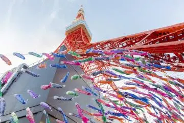 Koinobori at Tokyo Skytree & Tokyo Tower