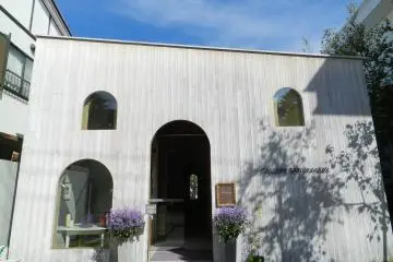 Gallery image