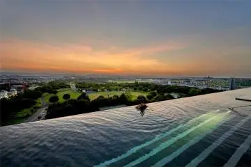The view from the infinity pool adds to that sense of relaxation (Photo: <a href="https://prtimes.jp/main/html/rd/p/000000043.000049159.html" target="_blank" rel="noreferrer noopener nofollow">Tachihi Hospitality Management Co., Ltd.</a>)