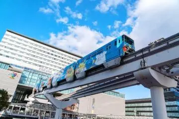 Kokura Station and the city monorail (Photo: Courtesy of Kitakyushu City)